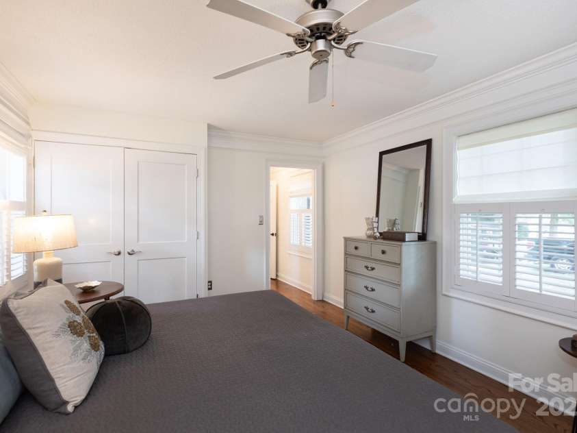 4601 Crooked Oak Lane, Charlotte, NC 28226.  MLS# CAR4286833, YatesRealty ID 13378. 