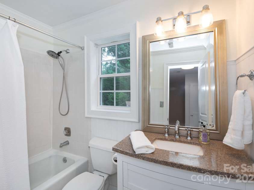 4601 Crooked Oak Lane, Charlotte, NC 28226.  MLS# CAR4286833, YatesRealty ID 13378. 