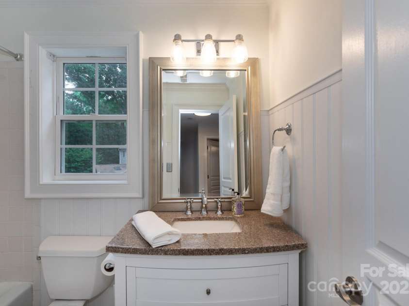 4601 Crooked Oak Lane, Charlotte, NC 28226.  MLS# CAR4286833, YatesRealty ID 13378. 