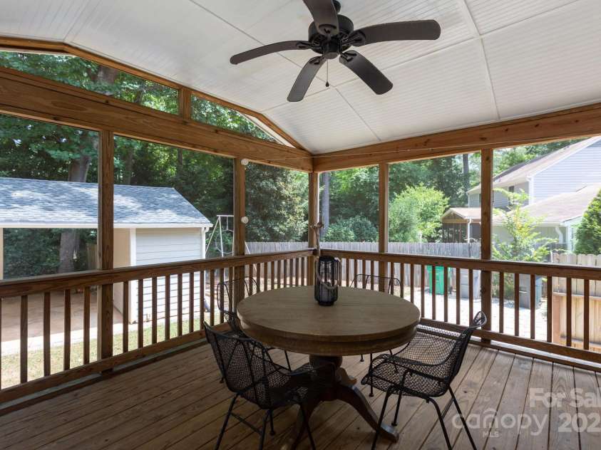 4601 Crooked Oak Lane, Charlotte, NC 28226.  MLS# CAR4286833, YatesRealty ID 13378. 