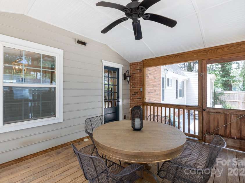 4601 Crooked Oak Lane, Charlotte, NC 28226.  MLS# CAR4286833, YatesRealty ID 13378. 