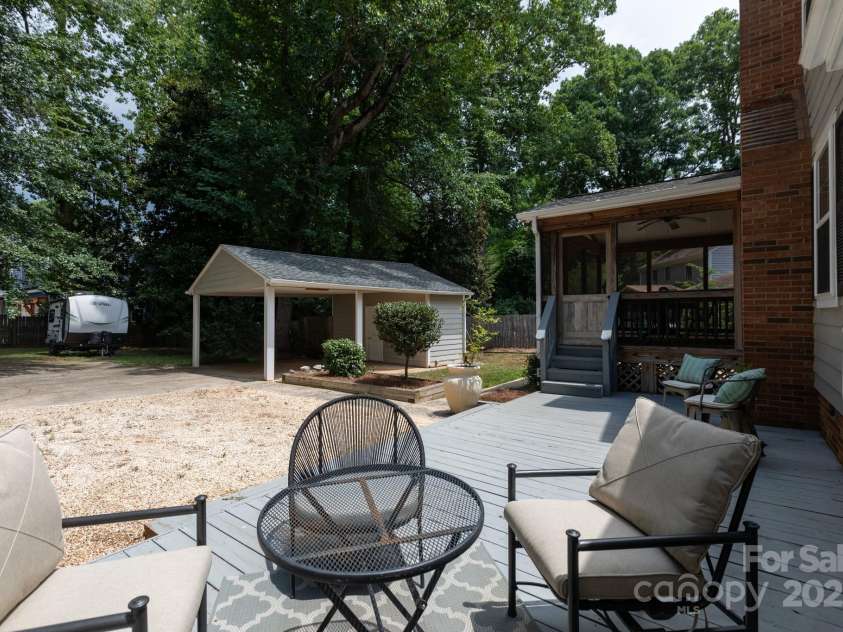 4601 Crooked Oak Lane, Charlotte, NC 28226.  MLS# CAR4286833, YatesRealty ID 13378. 