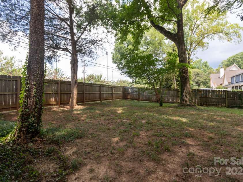 4601 Crooked Oak Lane, Charlotte, NC 28226.  MLS# CAR4286833, YatesRealty ID 13378. 