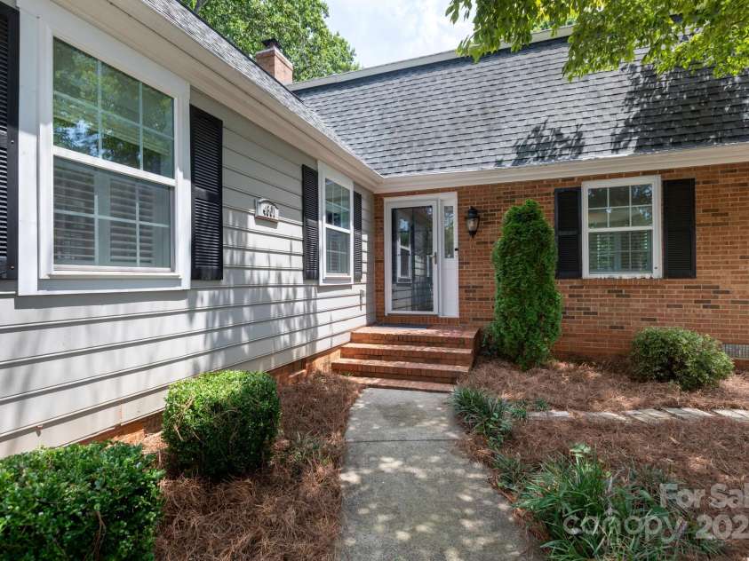 4601 Crooked Oak Lane, Charlotte, NC 28226.  MLS# CAR4286833, YatesRealty ID 13378. 