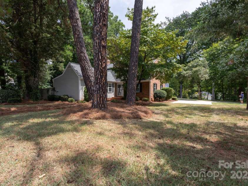 4601 Crooked Oak Lane, Charlotte, NC 28226.  MLS# CAR4286833, YatesRealty ID 13378. 