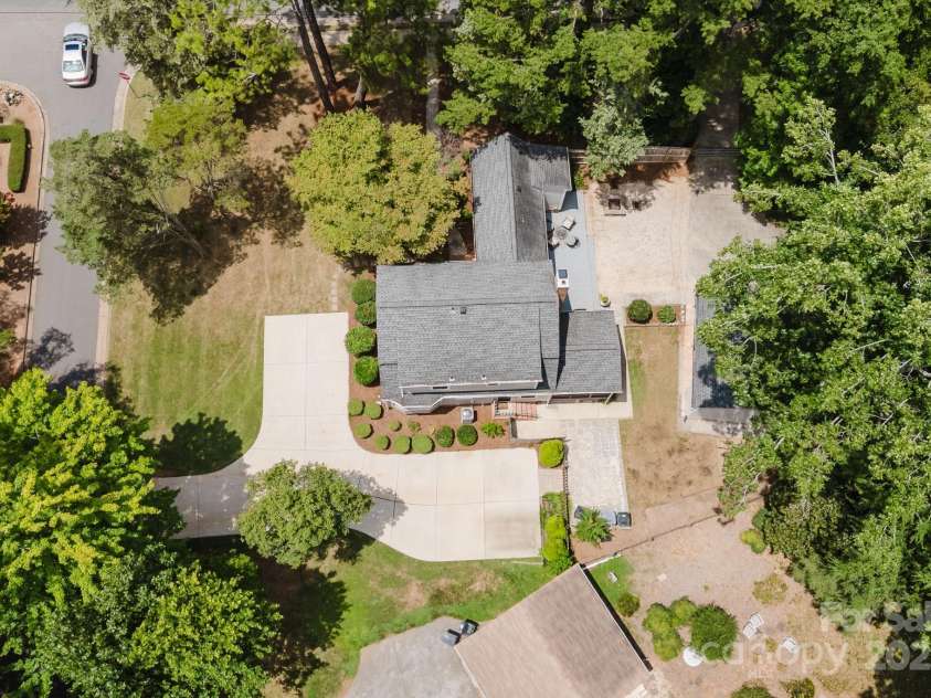 4601 Crooked Oak Lane, Charlotte, NC 28226.  MLS# CAR4286833, YatesRealty ID 13378. 