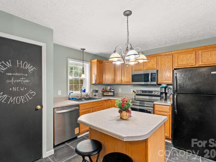 842 Grouse Road, Clyde, NC 28721.  MLS# CAR4326443, YatesRealty ID 13378. 