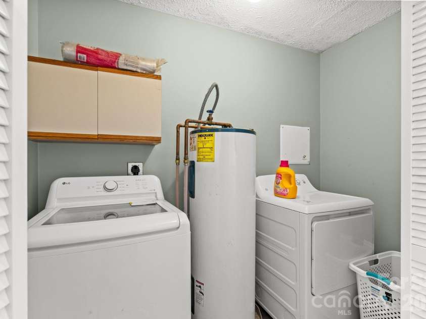 842 Grouse Road, Clyde, NC 28721.  MLS# CAR4326443, YatesRealty ID 13378. 