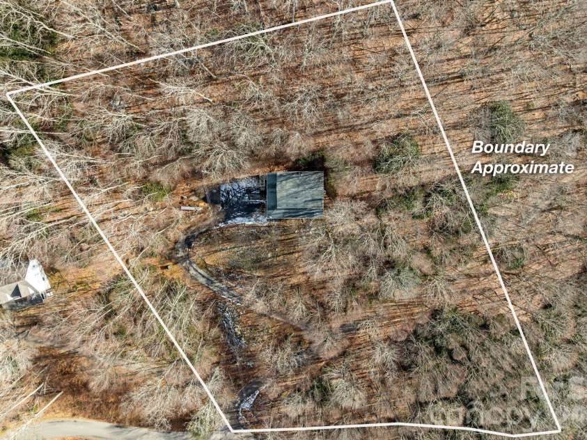 842 Grouse Road, Clyde, NC 28721.  MLS# CAR4326443, YatesRealty ID 13378. 