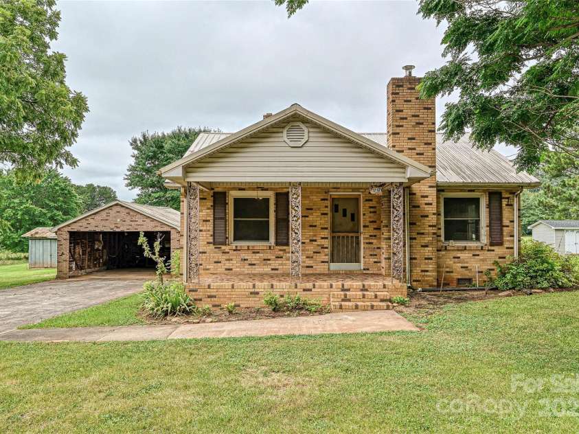 1212 Salem Church Road, Lincolnton, NC 28092.  MLS# CAR4279643, YatesRealty ID 1338. 1212 Salem Church Road