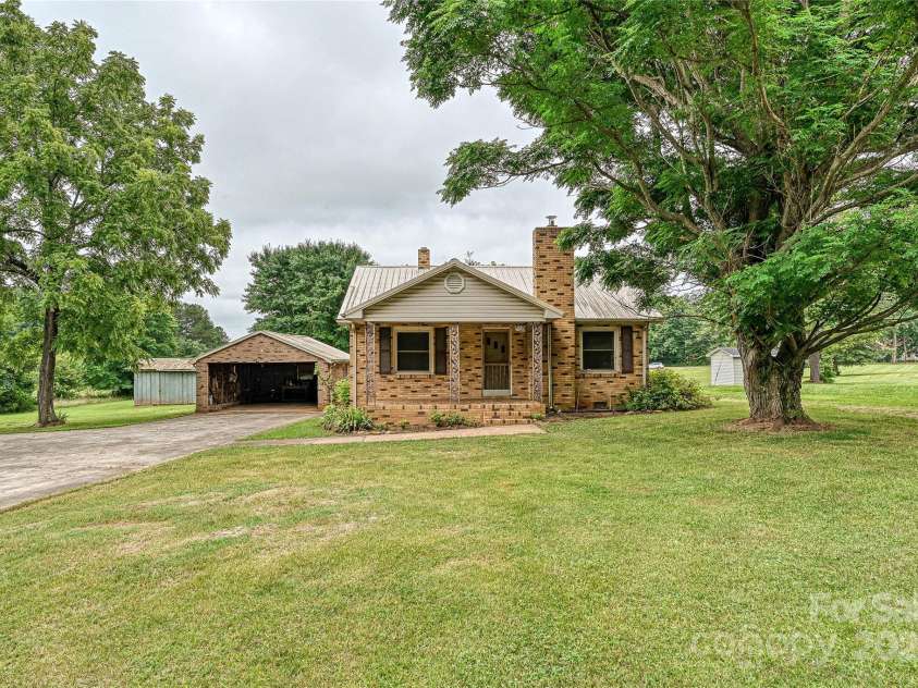 1212 Salem Church Road, Lincolnton, NC 28092.  MLS# CAR4279643, YatesRealty ID 1338. 