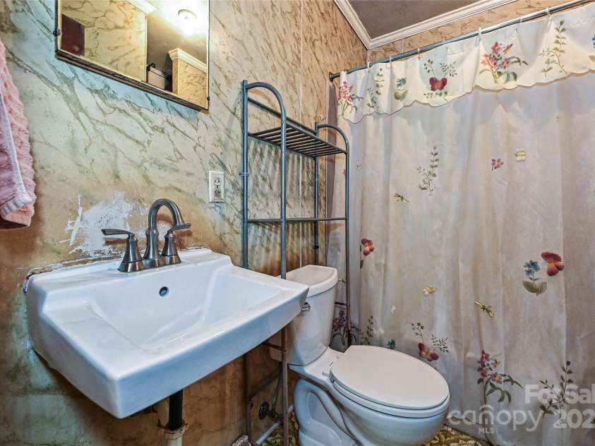 1212 Salem Church Road, Lincolnton, NC 28092.  MLS# CAR4279643, YatesRealty ID 1338. Full Bathroom