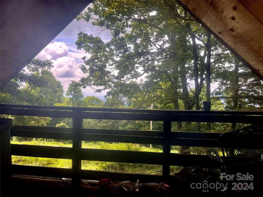 200 Osborn Knob Road, Marion, NC 28752.  MLS# CAR4162170, YatesRealty ID 1338. 