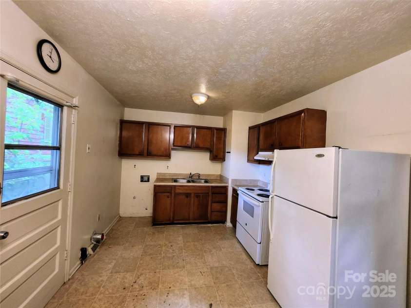150 Wyoming Road, Asheville, NC 28803.  MLS# CAR4256286, YatesRealty ID 13380. 