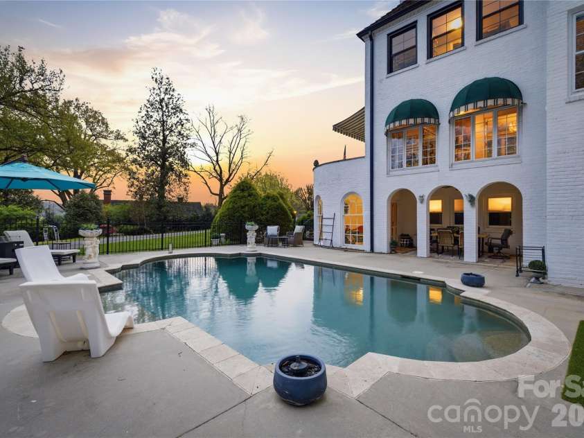 401 Highland Avenue, Lenoir, NC 28645.  MLS# CAR4357182, YatesRealty ID 13380. 