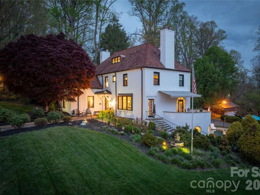 401 Highland Avenue, Lenoir, NC 28645.  MLS# CAR4357182, YatesRealty ID 13380. 