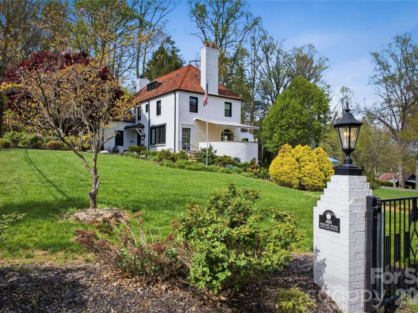 401 Highland Avenue, Lenoir, NC 28645.  MLS# CAR4357182, YatesRealty ID 13380. 