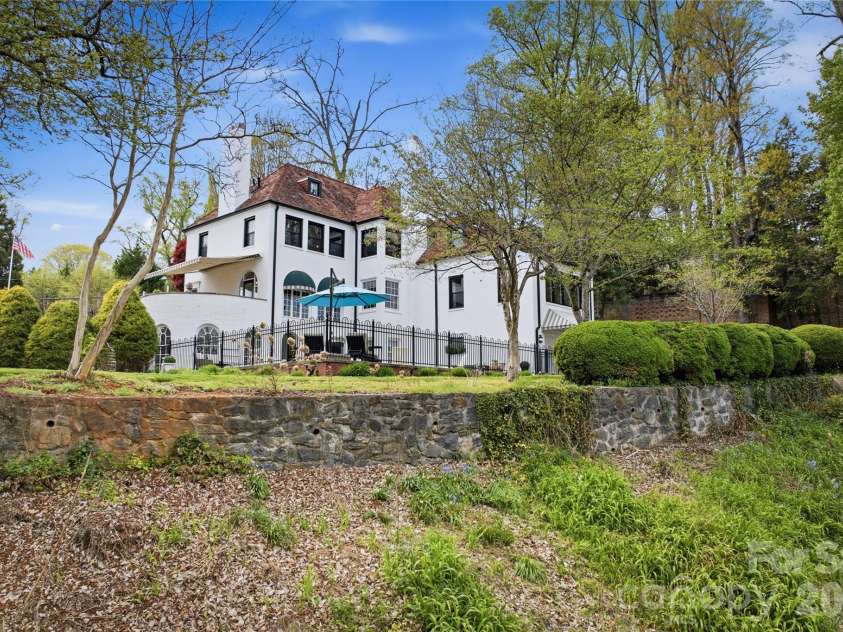 401 Highland Avenue, Lenoir, NC 28645.  MLS# CAR4357182, YatesRealty ID 13380. 