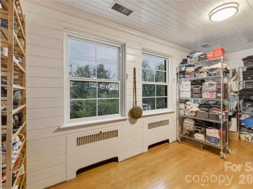 401 Highland Avenue, Lenoir, NC 28645.  MLS# CAR4357182, YatesRealty ID 13380. 