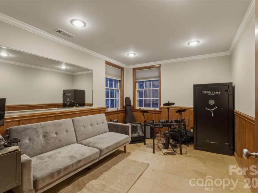 401 Highland Avenue, Lenoir, NC 28645.  MLS# CAR4357182, YatesRealty ID 13380. 
