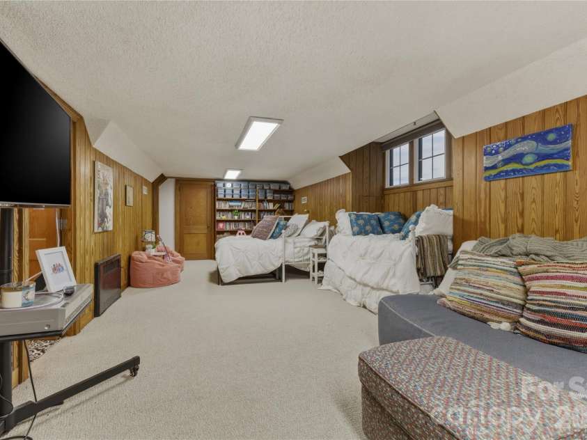 401 Highland Avenue, Lenoir, NC 28645.  MLS# CAR4357182, YatesRealty ID 13380. 