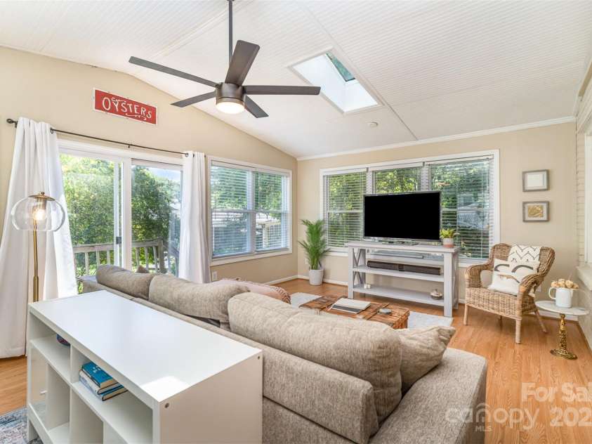 3529 Trent Street, Charlotte, NC 28209.  MLS# CAR4254262, YatesRealty ID 13382. 