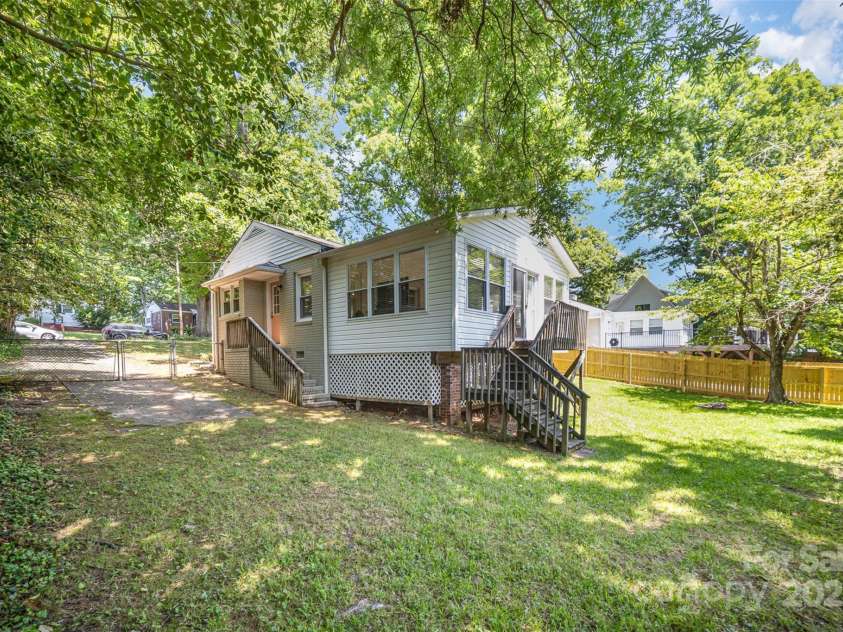 3529 Trent Street, Charlotte, NC 28209.  MLS# CAR4254262, YatesRealty ID 13382. 