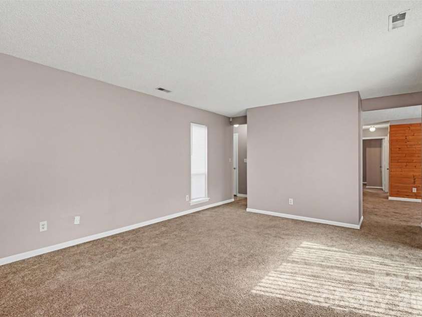 6107 Bent Tree Court, Charlotte, NC 28212.  MLS# CAR4352141, YatesRealty ID 13382. 