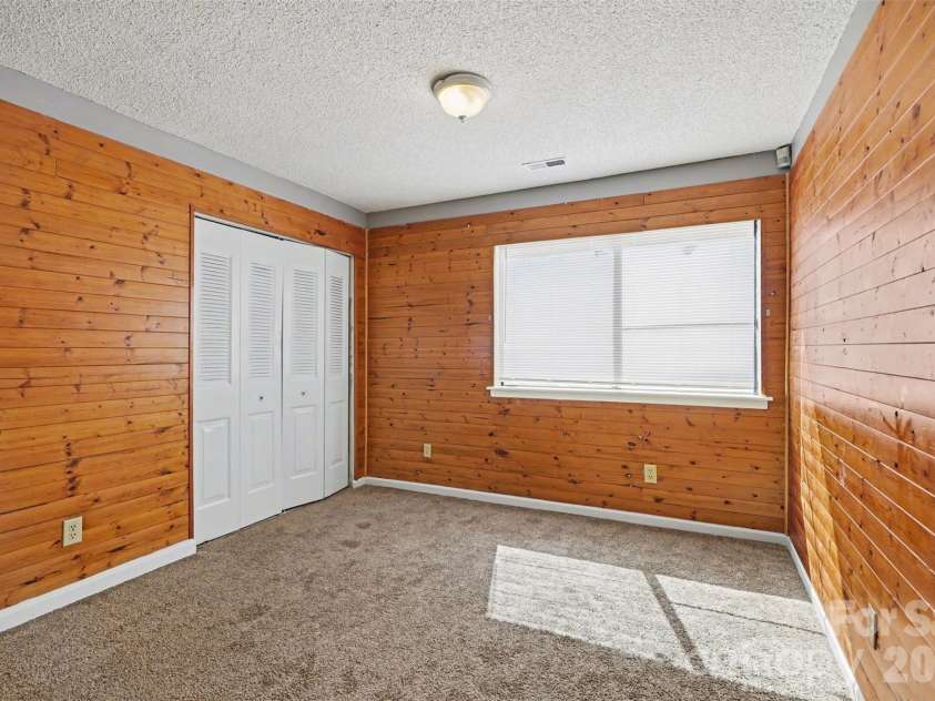 6107 Bent Tree Court, Charlotte, NC 28212.  MLS# CAR4352141, YatesRealty ID 13382. 