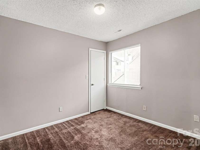 6107 Bent Tree Court, Charlotte, NC 28212.  MLS# CAR4352141, YatesRealty ID 13382. 