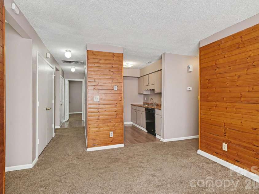 6107 Bent Tree Court, Charlotte, NC 28212.  MLS# CAR4352141, YatesRealty ID 13382. 