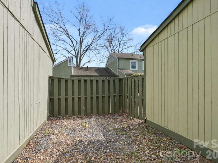 6107 Bent Tree Court, Charlotte, NC 28212.  MLS# CAR4352141, YatesRealty ID 13382. 