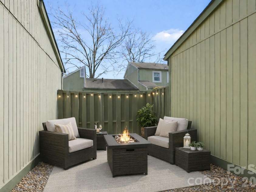 6107 Bent Tree Court, Charlotte, NC 28212.  MLS# CAR4352141, YatesRealty ID 13382. 