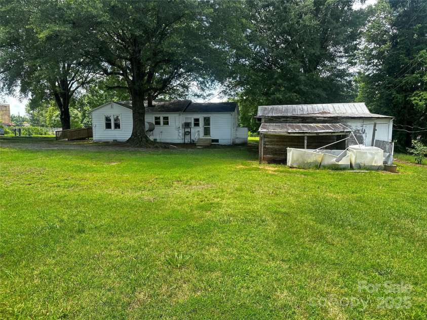 135 Hendren Lane, Hiddenite, NC 28636.  MLS# CAR4250014, YatesRealty ID 13383. 