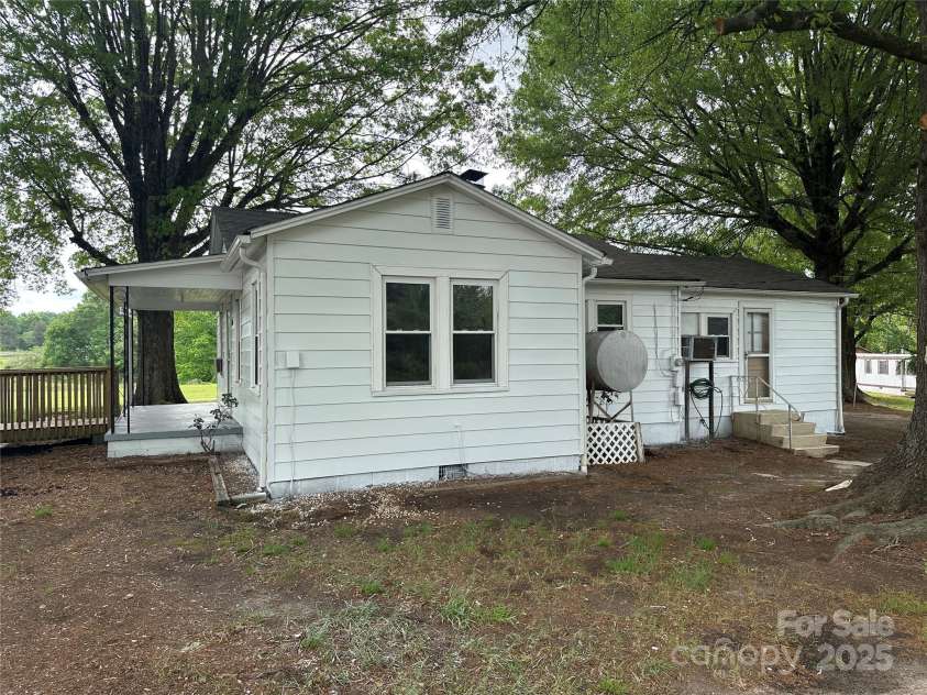 135 Hendren Lane, Hiddenite, NC 28636.  MLS# CAR4250014, YatesRealty ID 13383. 