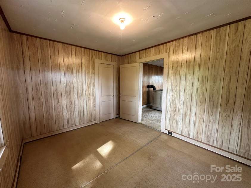 135 Hendren Lane, Hiddenite, NC 28636.  MLS# CAR4250014, YatesRealty ID 13383. 