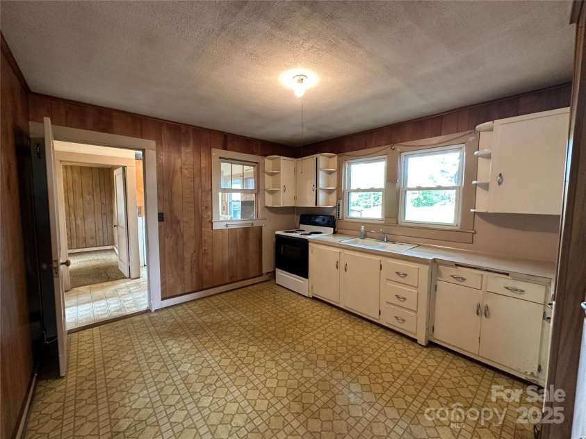 135 Hendren Lane, Hiddenite, NC 28636.  MLS# CAR4250014, YatesRealty ID 13383. 