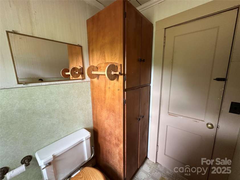 135 Hendren Lane, Hiddenite, NC 28636.  MLS# CAR4250014, YatesRealty ID 13383. 