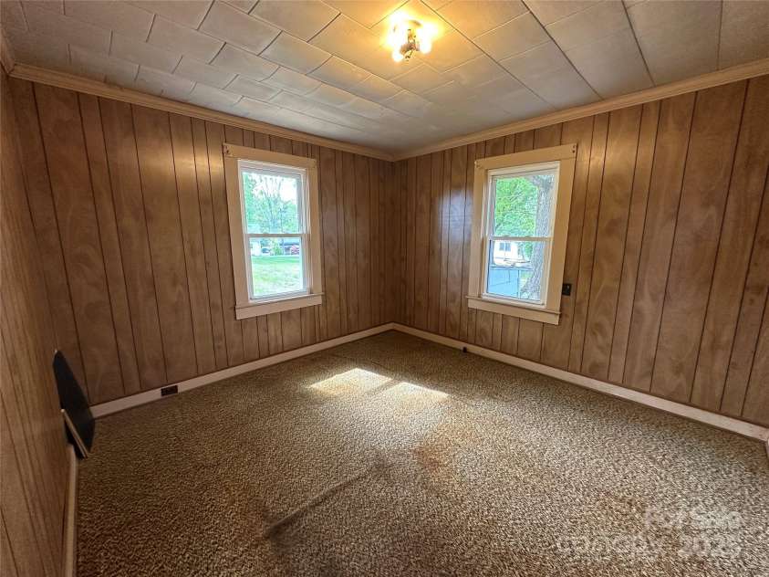 135 Hendren Lane, Hiddenite, NC 28636.  MLS# CAR4250014, YatesRealty ID 13383. 