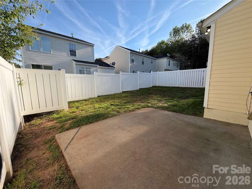 6014 Fiddleleaf Court, Charlotte, NC 28215.  MLS# CAR4365348, YatesRealty ID 13383. 