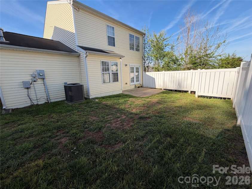 6014 Fiddleleaf Court, Charlotte, NC 28215.  MLS# CAR4365348, YatesRealty ID 13383. 