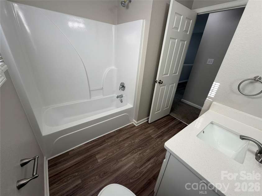 6014 Fiddleleaf Court, Charlotte, NC 28215.  MLS# CAR4365348, YatesRealty ID 13383. 