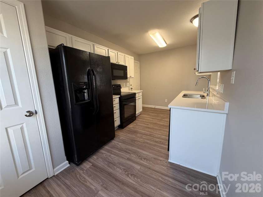 6014 Fiddleleaf Court, Charlotte, NC 28215.  MLS# CAR4365348, YatesRealty ID 13383. 