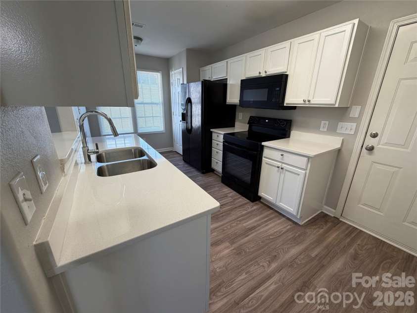 6014 Fiddleleaf Court, Charlotte, NC 28215.  MLS# CAR4365348, YatesRealty ID 13383. 
