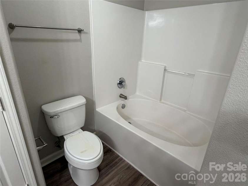 6014 Fiddleleaf Court, Charlotte, NC 28215.  MLS# CAR4365348, YatesRealty ID 13383. 