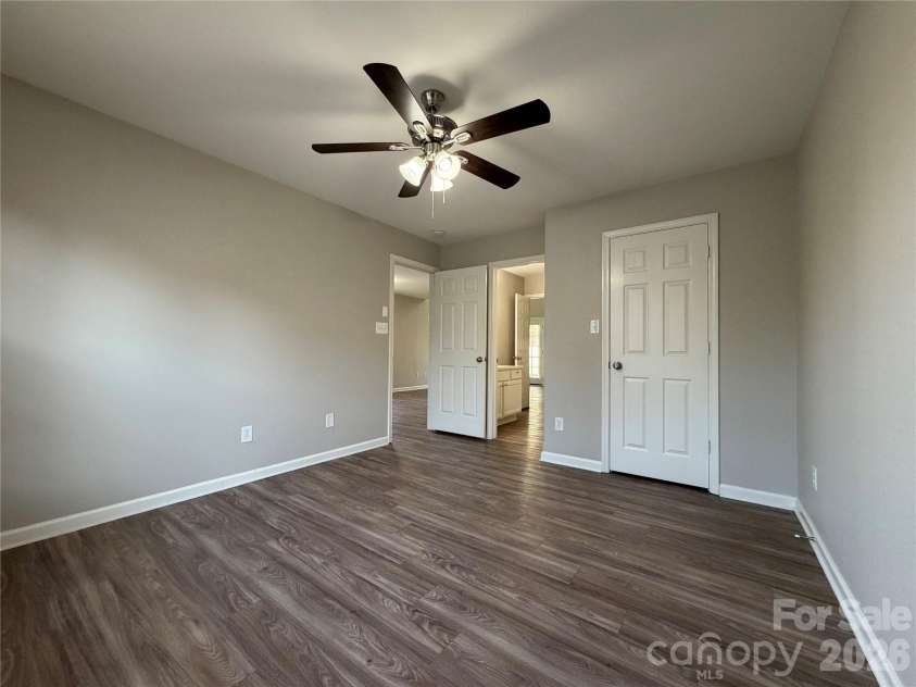 6014 Fiddleleaf Court, Charlotte, NC 28215.  MLS# CAR4365348, YatesRealty ID 13383. 