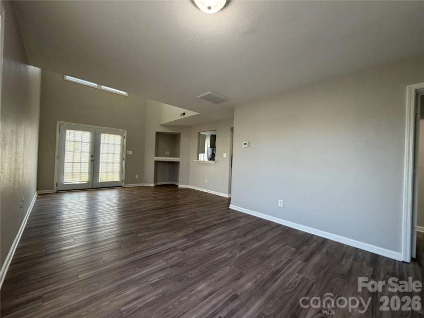 6014 Fiddleleaf Court, Charlotte, NC 28215.  MLS# CAR4365348, YatesRealty ID 13383. 