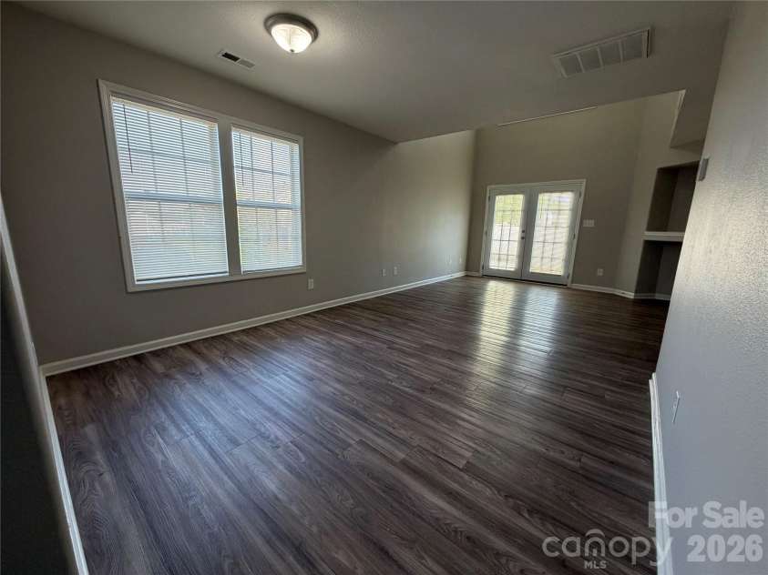 6014 Fiddleleaf Court, Charlotte, NC 28215.  MLS# CAR4365348, YatesRealty ID 13383. 