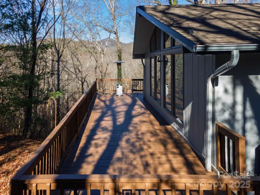 202 Otto Heights Road, Franklin, NC 28734.  MLS# CAR4255969, YatesRealty ID 13384. 