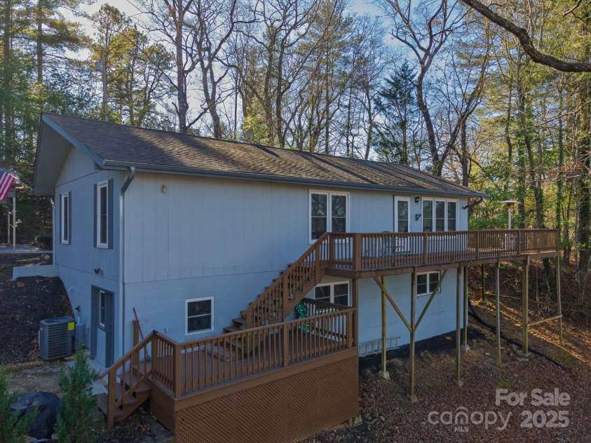202 Otto Heights Road, Franklin, NC 28734.  MLS# CAR4255969, YatesRealty ID 13384. 